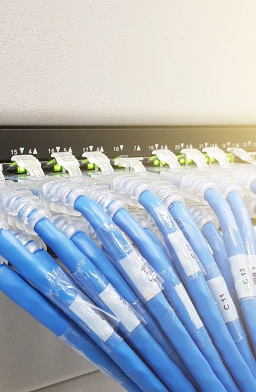 Cables de red organizados